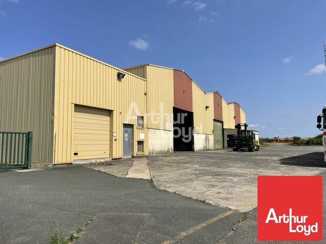 A VENDRE UN LOCAL INDUSTRIEL DE 4350 m² PLUS GRAND FONCIER - ZONE SUD DE NIORT