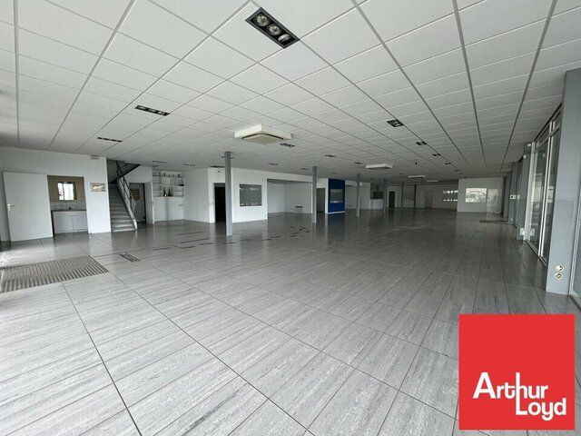 A LOUER - LOCAL COMMERCIAL AU COEUR DU ZONE COMMERCIALE ET TERTIAIRE - 1 502m²