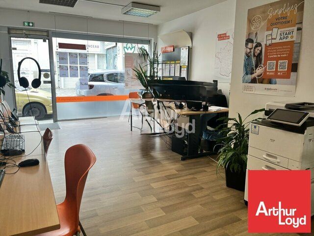 A LOUER - LOCAL COMMERCIAL / BUREAUX COMMERCIAUX - CHATELLERAULT - 54m²