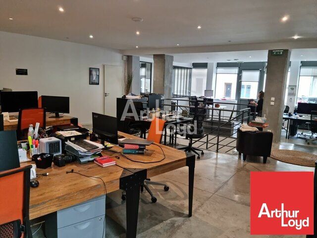 BUREAUX TYPE LOFT- CHARME ET PRESTATIONS DE QUALITÉ PROCHE GARE DE POITIERS - 238M²