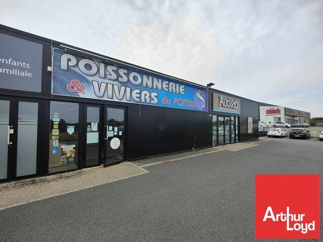 A LOUER - LOCAL COMMERCIAL DE 240m² - AU COEUR DE LA ZONE COMMERCIALE DE POITIERS SUD