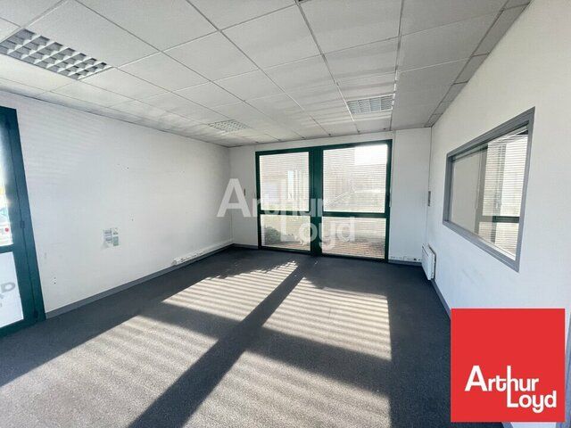 A LOUER BUREAUX EN RDC POITIERS AU COEUR DE LA ZONE DE LA REPUBLIQUE- 92m²