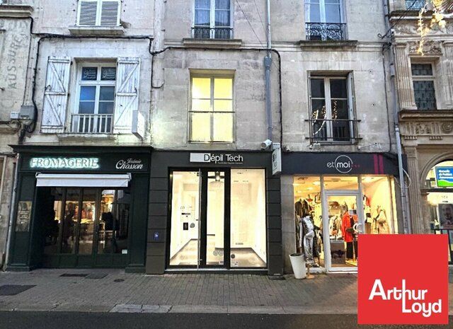 A LOUER - LOCAL COMMERCIAL IDÉALEMENT SITUÉ EN PLEIN COEUR DU CENTRE VILLE DE POITIERS