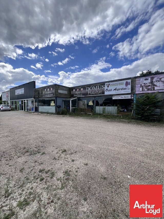 A LOUER - LOCAL COMMERCIAL DE 100m² - EMPLACEMENT STRATÉGIQUE - ZONE COMMERCIALE ET D'ACTIVITÉ, RN10 ET A10 POITIERS SUD