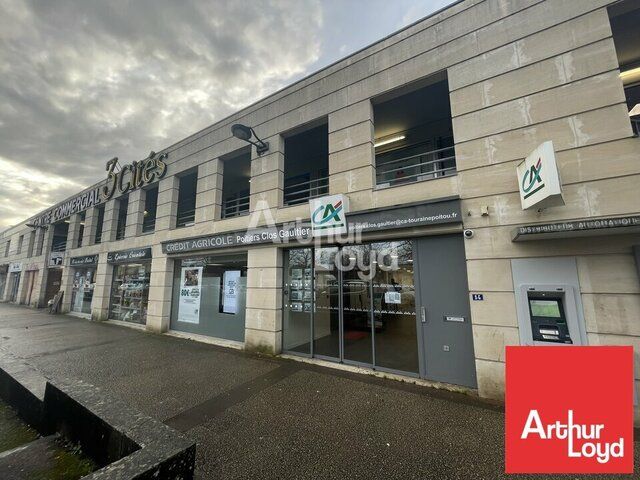 POITIERS - BUREAUX COMMERCIAUX OU LOCAUX COMMERCIAUX A VENDRE 50M² DANS UN CENTRE COMMERCIAL