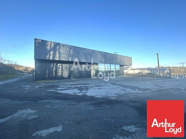 LOCAL COMMERCIAL À LOUER - EMPLACEMENT STRATÉGIQUE SUR LA D910 - 250m²